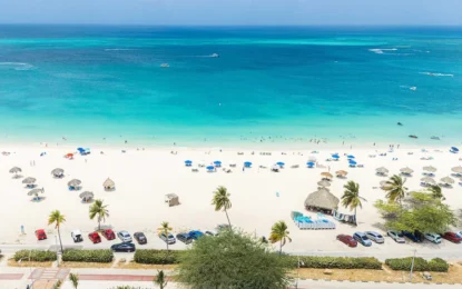 Eagle Beach accommodations beside the coast in Aruba