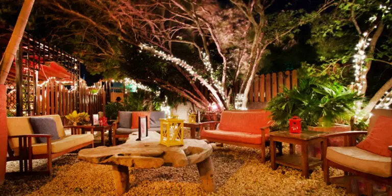 Waterfront restaurant dining in Aruba