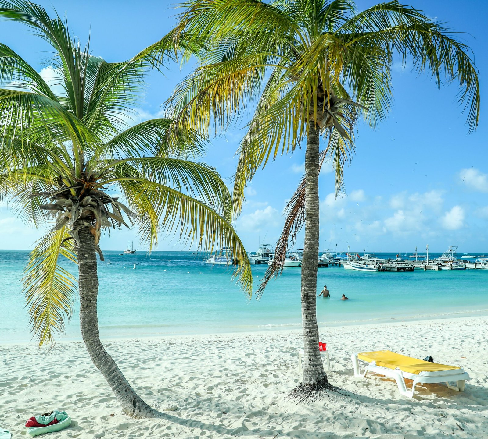 Aruba beach and turquoise water